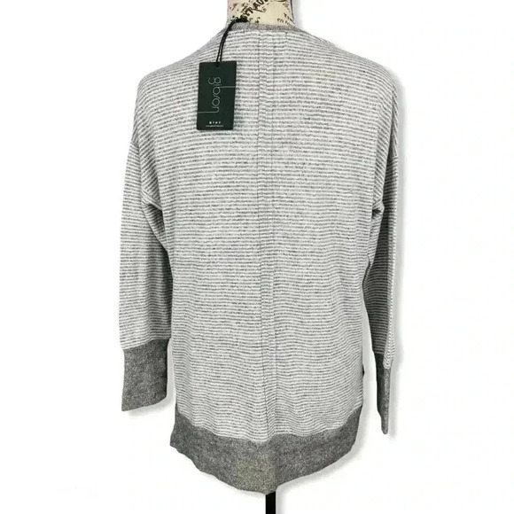 Gibson- Gray and white sweatshirt- PS - Picture 1 of 4